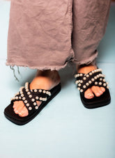 MYMY! PEARL ACCENT SANDAL (BLACK)