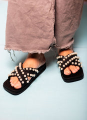 MYMY! PEARL ACCENT SANDAL (BLACK)