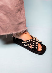 MYMY! PEARL ACCENT SANDAL (BLACK)