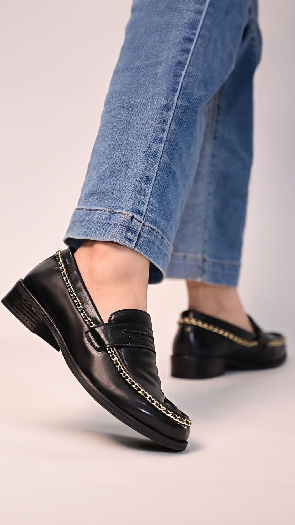 BLACK CHAIN LOAFER