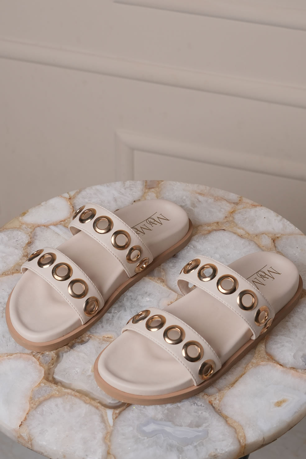 CLASSIC STEPS IN CREAM