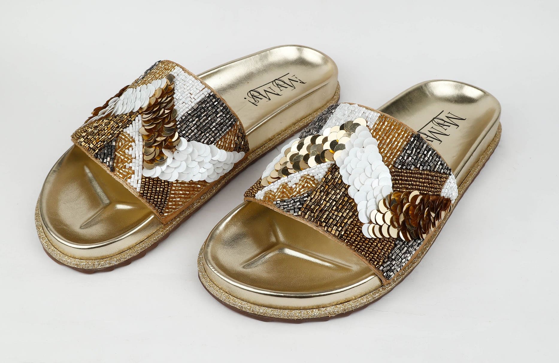 EMBROIDERED PLATFORM