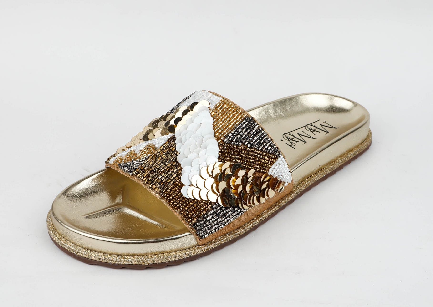 EMBROIDERED PLATFORM