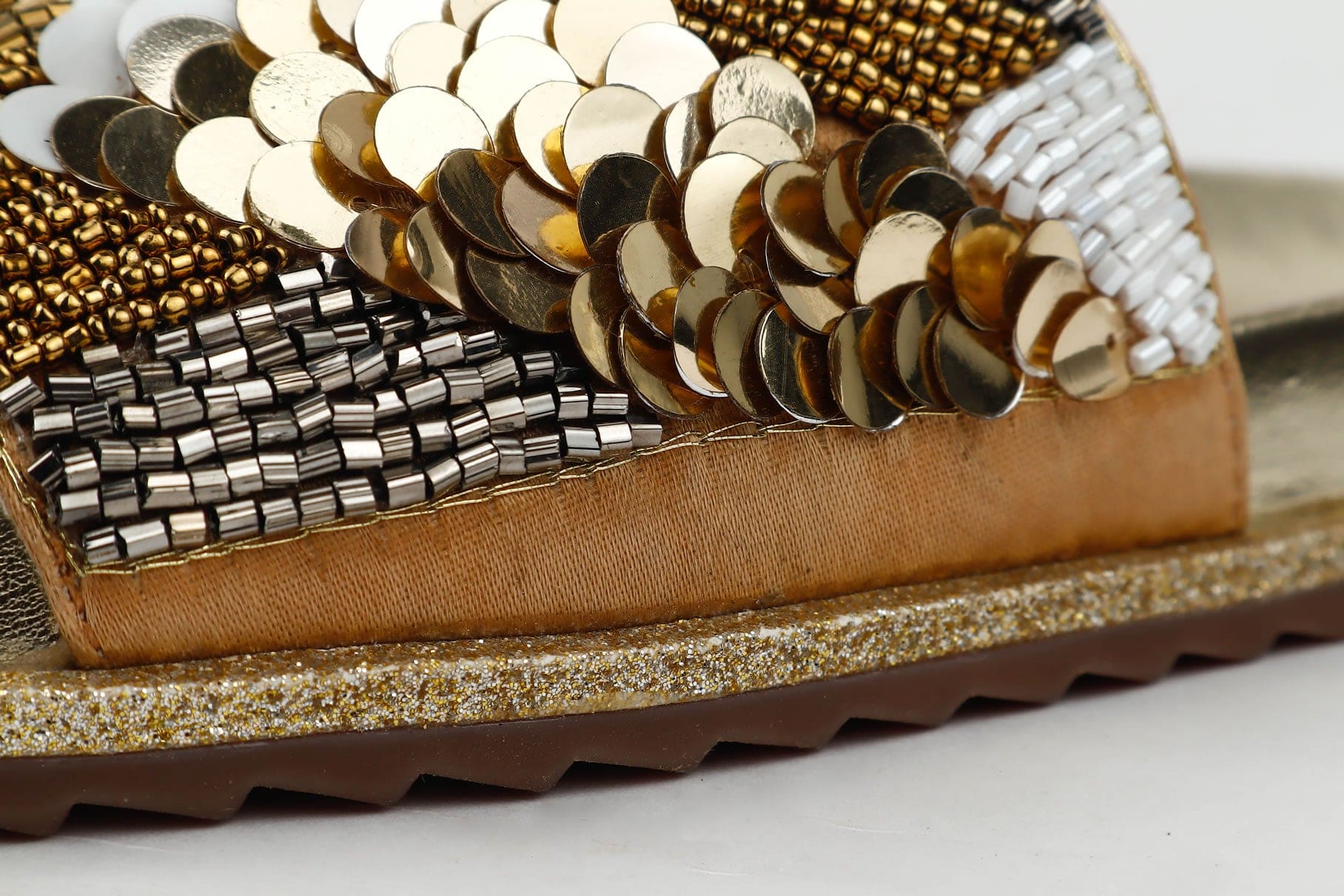 EMBROIDERED PLATFORM