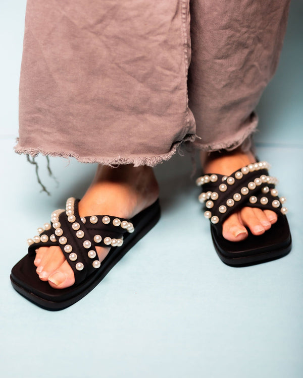 MYMY! PEARL ACCENT  SANDAL (BLACK)