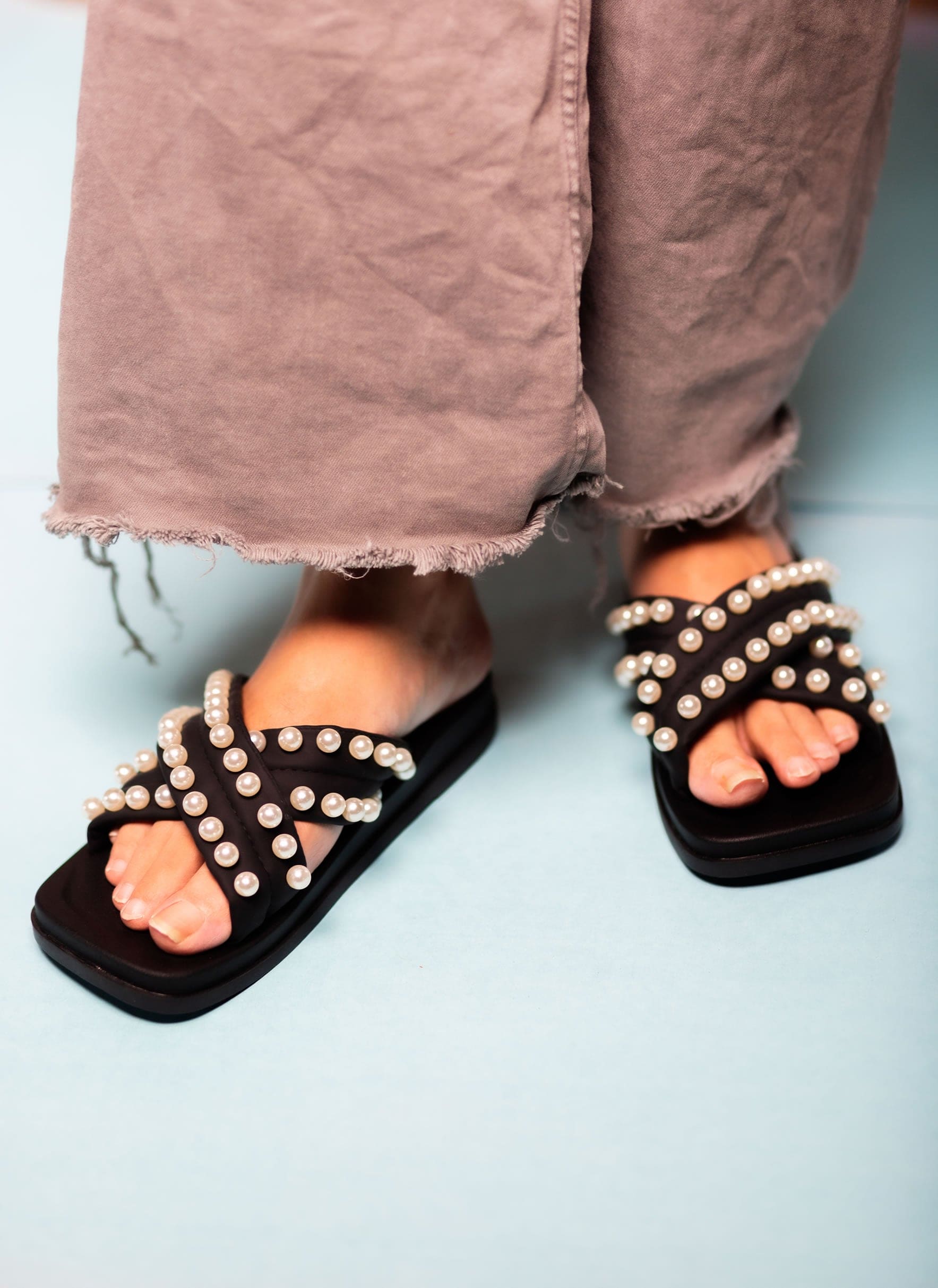 MYMY! PEARL ACCENT  SANDAL (BLACK)