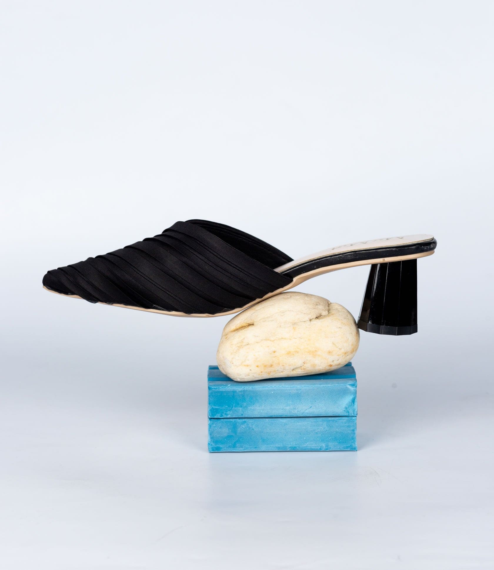 Cross Over Heels- black