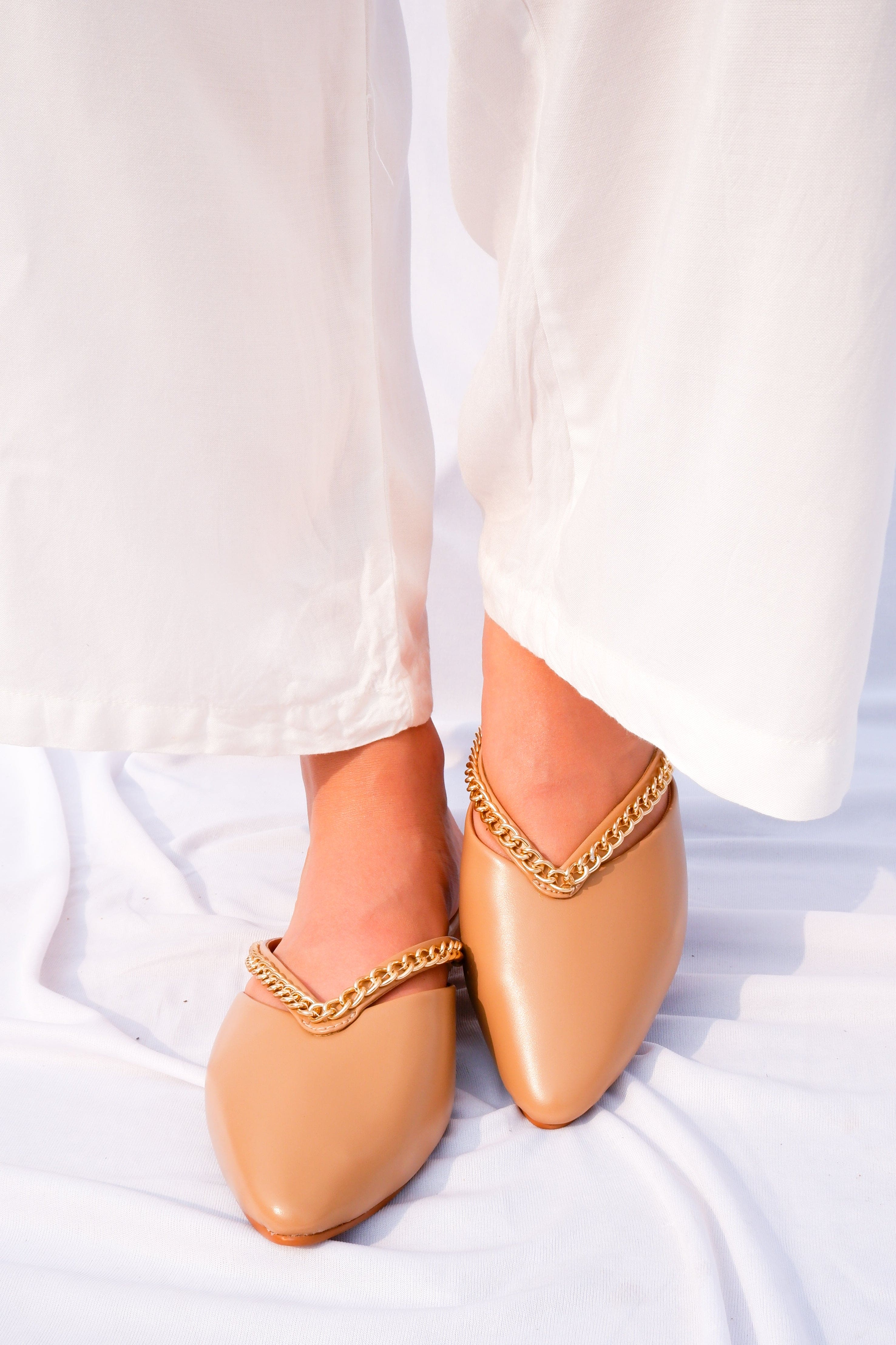 NUDE CHAIN MULES