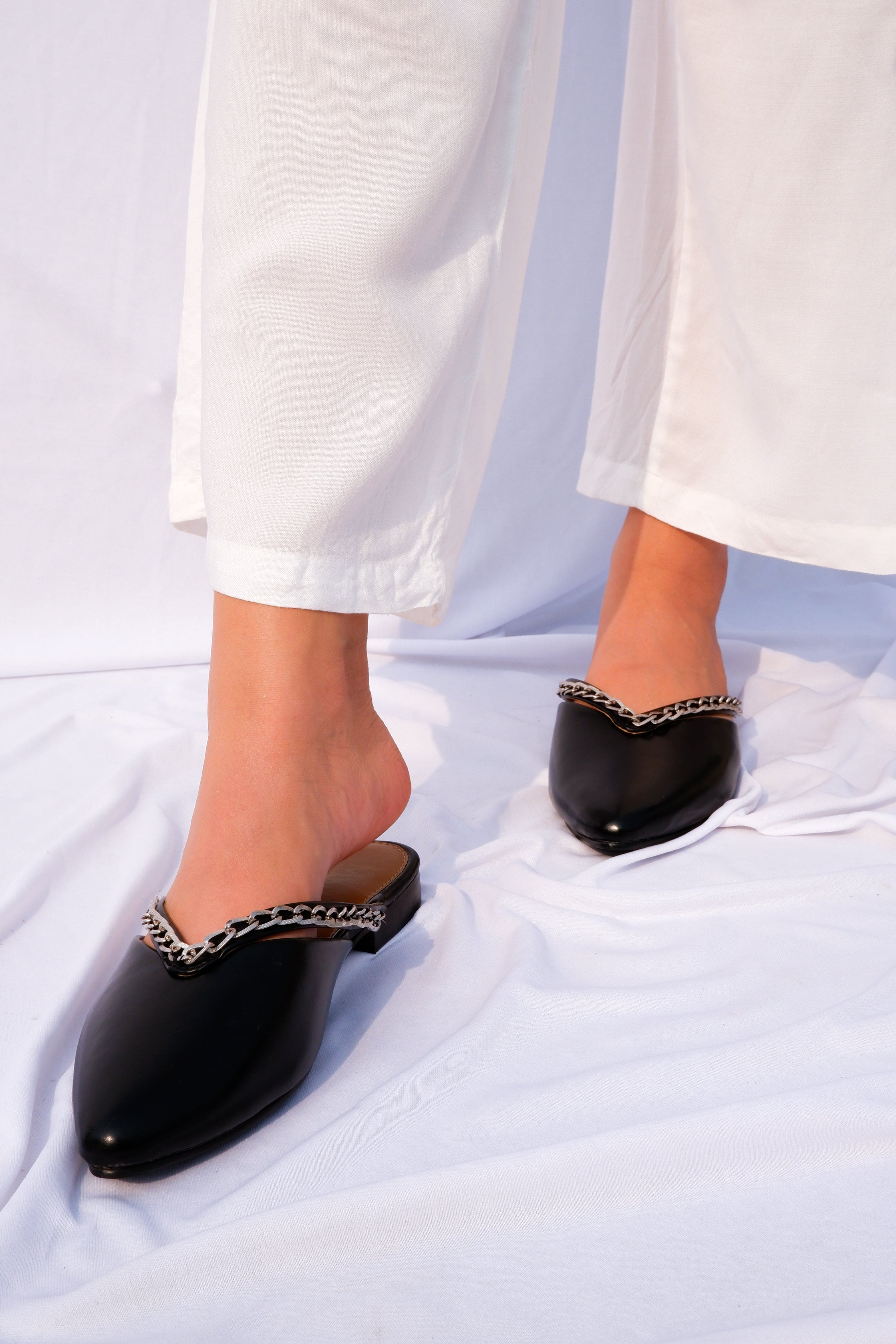 BLACK CHAIN MULES (70% OFF)